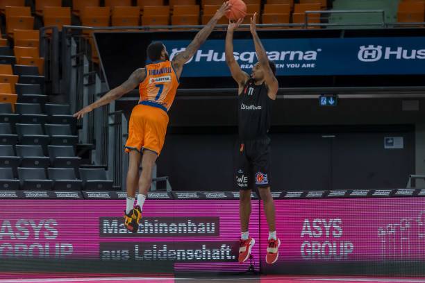 从中路打破 从中路打破